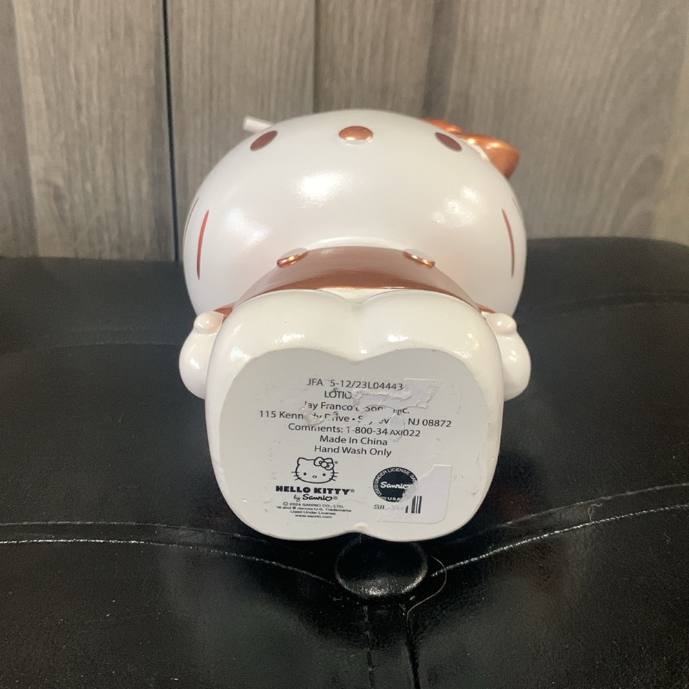 New Hello Kitty In Golden Copper Dress & Bow Lotion Soap Dispenser Pump - Picture 8 of 8